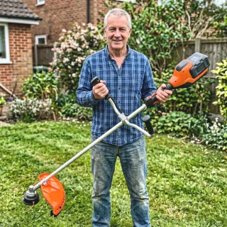 Marek N., profesionální zahradník s 15 lety zkušeností, recenzuje HyperTrimmer 3000